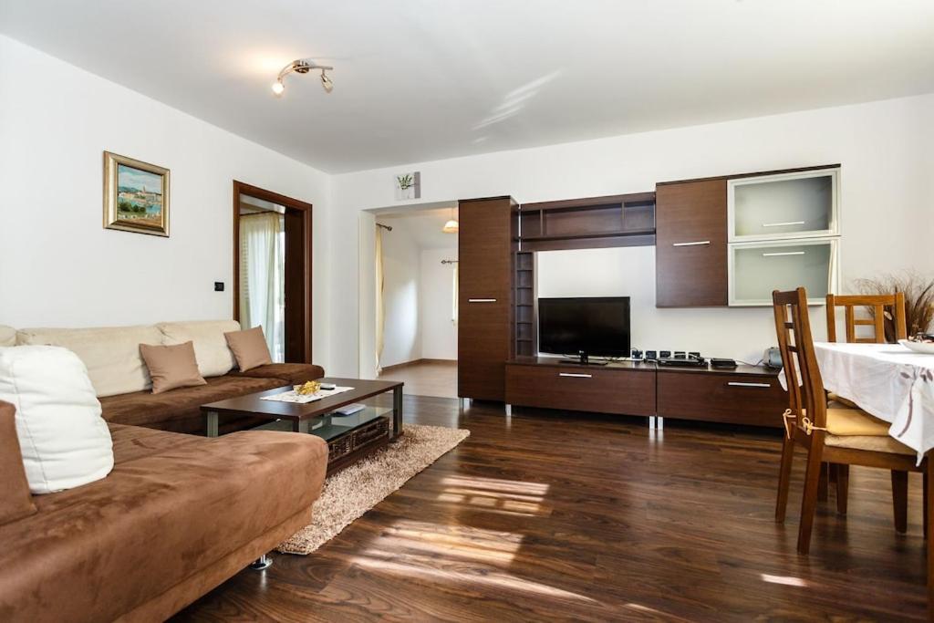 Premium Apartment Near Center And Beach With Parking Krk Town Exterior foto