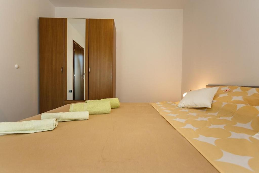 Premium Apartment Near Center And Beach With Parking Krk Town Exterior foto